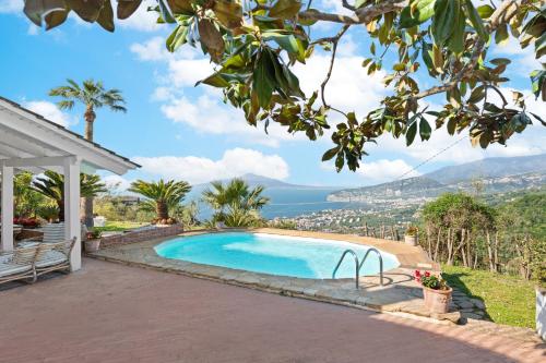 Villa Giu Giu vista mare con piscina a Sorrento