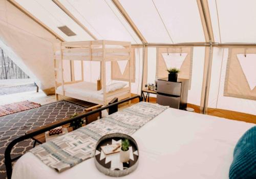 Charming Secluded Tented Cabin in Sarasota, Florida in Osprey (Florida)