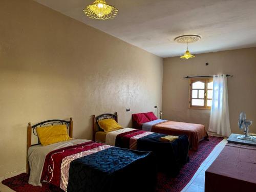 3 twin beds