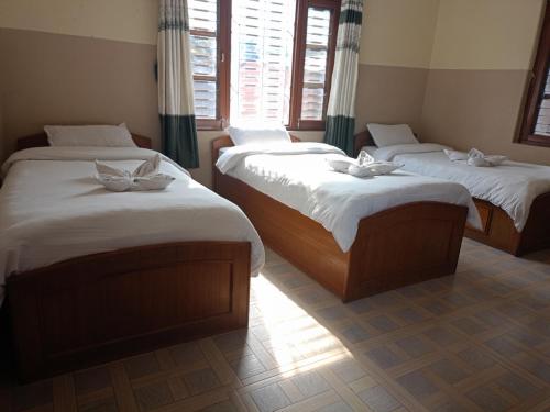 Comfort Triple Room with Shower image 3