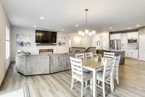 Spacious and Modern Home with Deck in Oregon!