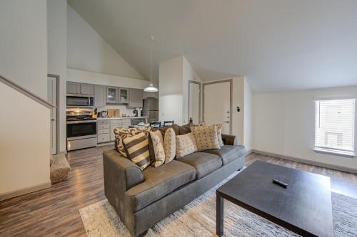 Cozy 2BR 2BA Condo in Houston Medical Center Free Parking & Fast Wi-Fi near โรดิโอฮูสตัน หรือ ฮูสตันไลฟ์สต็อกโชว์แอนด์โรดิโอ