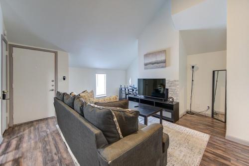 Cozy 2BR 2BA Condo in Houston Medical Center Free Parking & Fast Wi-Fi near โรดิโอฮูสตัน หรือ ฮูสตันไลฟ์สต็อกโชว์แอนด์โรดิโอ