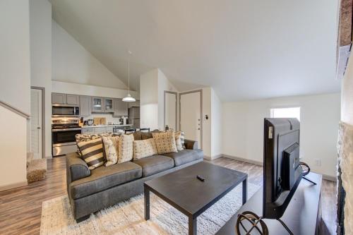 Cozy 2BR 2BA Condo in Houston Medical Center Free Parking & Fast Wi-Fi near โรดิโอฮูสตัน หรือ ฮูสตันไลฟ์สต็อกโชว์แอนด์โรดิโอ