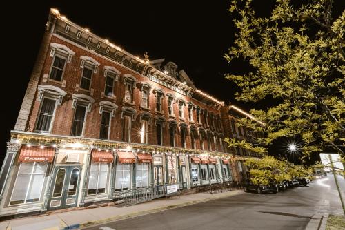 Historic Plaza Hotel