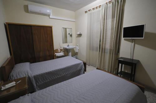 2 twin beds