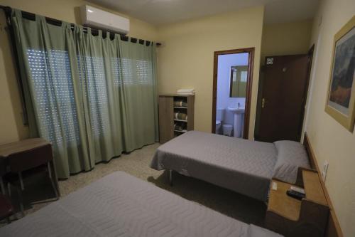 2 twin beds