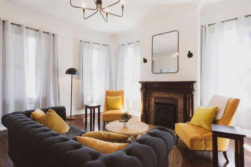 Entire Duplex 2 APTS & 6 BDRS near Forsyth Park!, Savannah