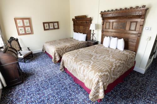 2 double beds