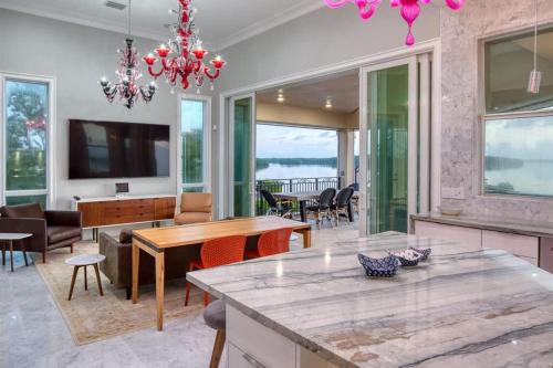Luxurious Key Largo Oceanfront 3 Bed 3 5 Bath suite