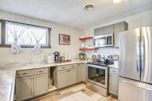 9 Mi to Shore Home with Hot Tub in Howards Grove! in Mosel