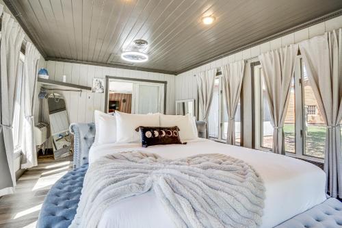 9 Mi to Shore Home with Hot Tub in Howards Grove! in Mosel