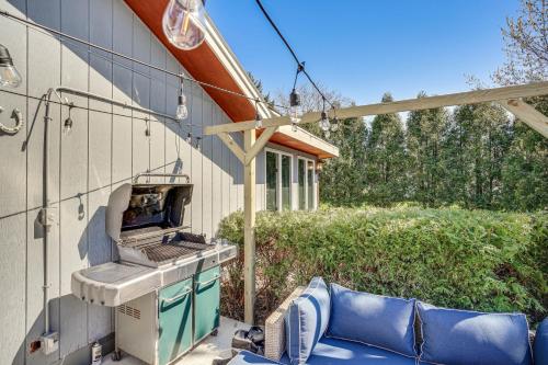 9 Mi to Shore Home with Hot Tub in Howards Grove! in Mosel
