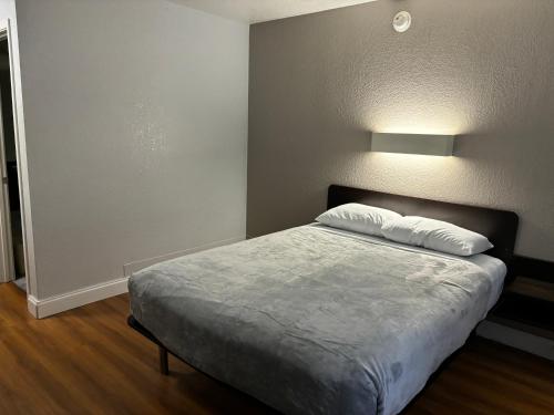 1 queen bed