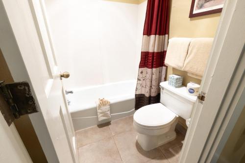 ห้องน้ำ, ฮิสทอริก พลาซา โฮเต็ล (Historic Plaza Hotel) in ลาสเวกัส (NM)