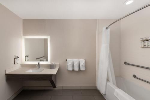 Holiday Inn Express & Suites Boynton Beach West - image 7