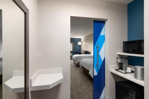 Holiday Inn Express & Suites Boynton Beach West - image 11