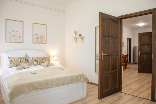 Vadvirág Apartman Gyula 2 (Vadvirag Apartman Gyula 2) in อูยบารอส