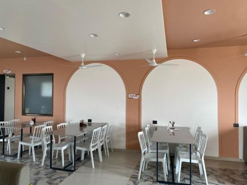 Étterem, Hotel Siddhesh INN in Narayangaon