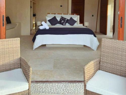 DK Luxury Ocean Front Villa - Adults Only