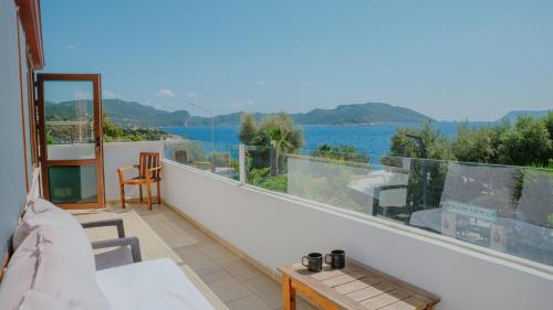 Deluxe Room with Terrace & Sea View  image 6