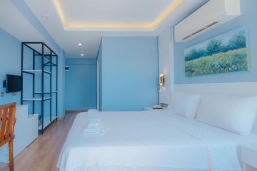 Double Room with Sea View image 3