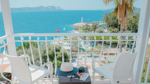 Double Room with Sea View image 4