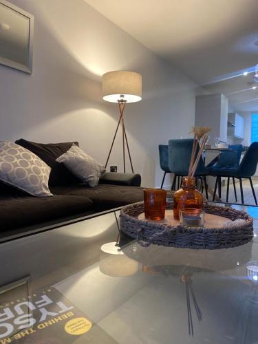 Spacious Central Manchester Apartment - Next To AO Arena & Picadilly Station - Local Attractions - Free Parking, Manchester