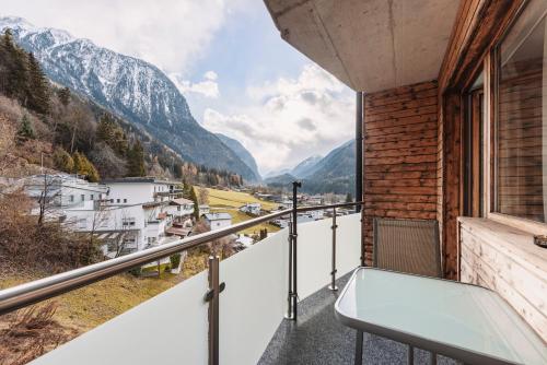 One-Bedroom Apartment with Balcony and Mountain View
