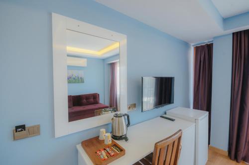 Family Room with Sea View image 3