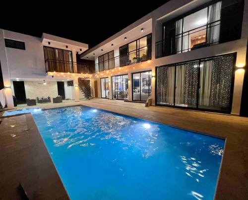 Swimming pool, Elegant, Modern style Villa in Playa Nueva Romana2 in La Caña