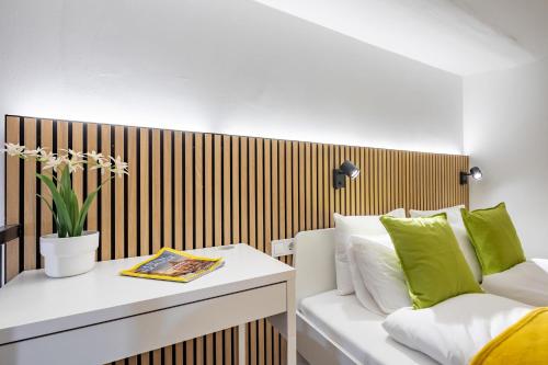 Very Central - Young - Modern - image 14