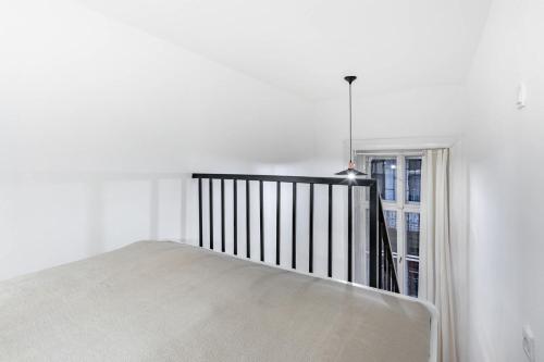 Very Central - Young - Modern - image 10