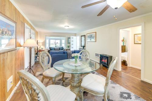 10 Mi to South Beach & Newport: Home w/ Deck! in South Beach (OR)