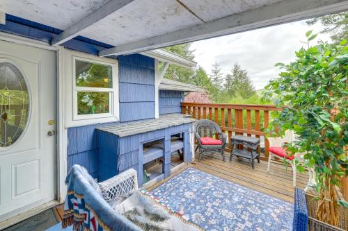 10 Mi to South Beach & Newport: Home w/ Deck! in South Beach (OR)