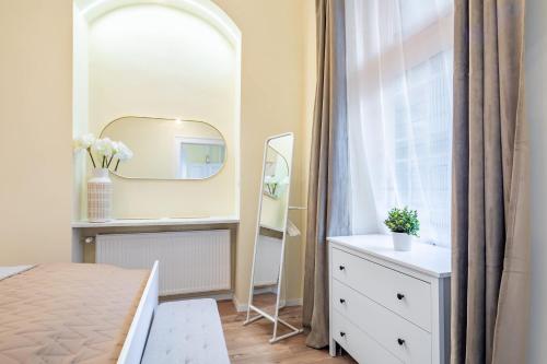 Very Central - Comfy - NEW - image 13