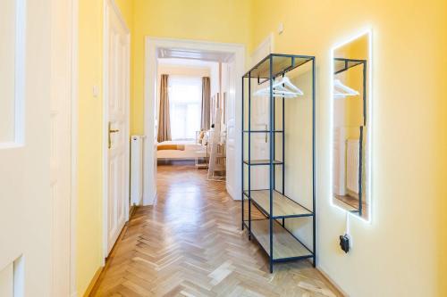 Very Central - Comfy - NEW - image 5