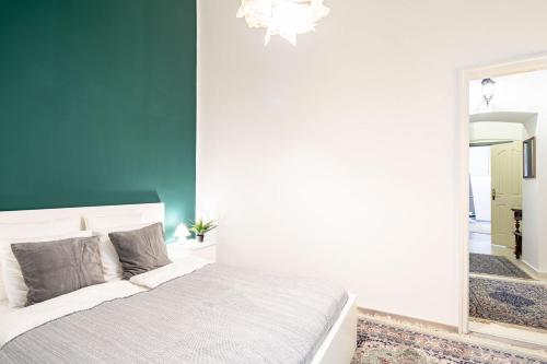 Central - Comfy - Large - image 2