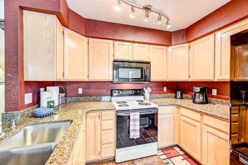Flagstaff Condo with Balcony in Golf Community!, Flagstaff (fotografie 10)