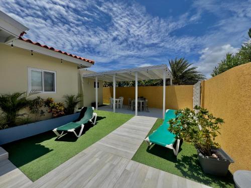 The Gold Vacation Villa in Santa Cruz