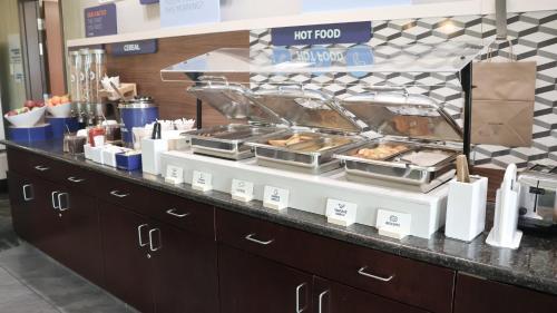 Holiday Inn Express & Suites Morton Peoria Area an IHG Hotel - image 2