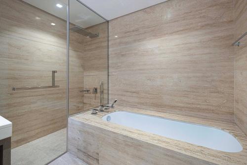 Luxe 1BR Burj View 10 min Walk to Dubai Mall, Dubai (Foto 7)