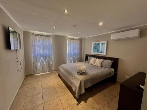 The Gold Vacation Villa in Santa Cruz