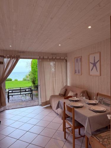 Erkély/terasz, Appartement tout confort pieds dans l'eau avec vue imprenable , pause nature in Anthy-sur-Leman