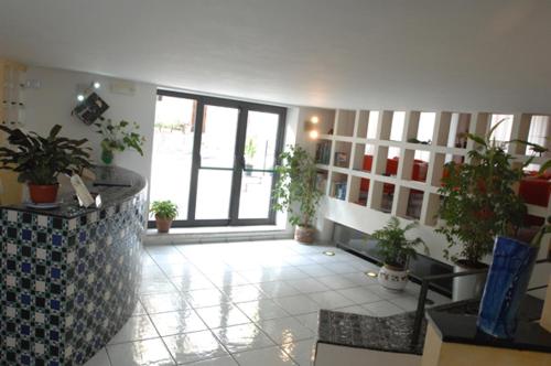 大堂, 開普羅酒店 (Hotel Caporal) in 米諾利