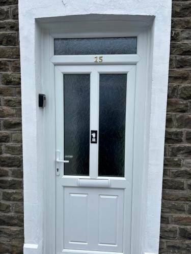 Buitenkant, Cosy modern 4 bedroom home with backyard in Briton Ferry East