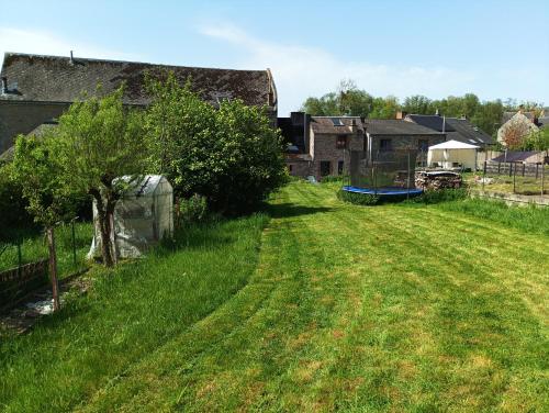 Maison de campagne aux notes africaines in Doisče