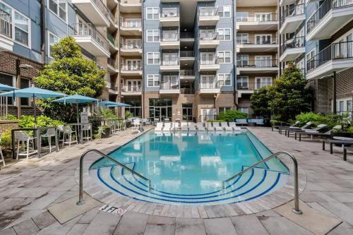 Beautiful 1BD - 5Min DT, Gym, Parking, W-D - Sleeps 6 in Charlotte, USA