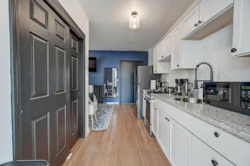 Remodel Cozy Studio McKinley Beach - Brady St Least in Milwaukee, USA