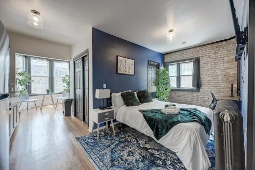 Remodel Cozy Studio McKinley Beach - Brady St Least in Milwaukee, USA